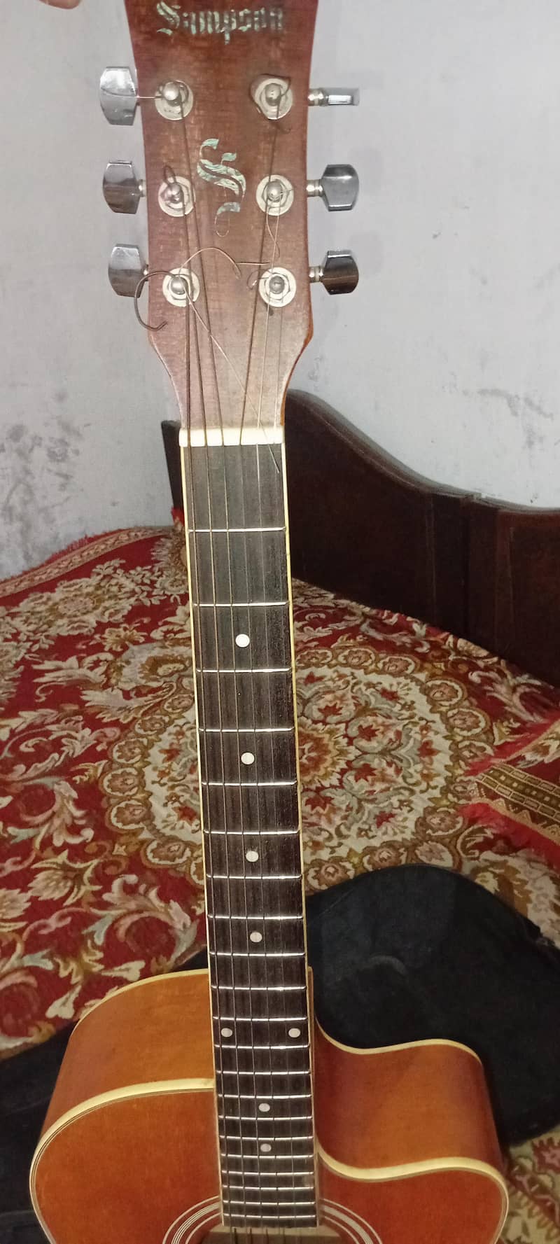 medium guitar 3