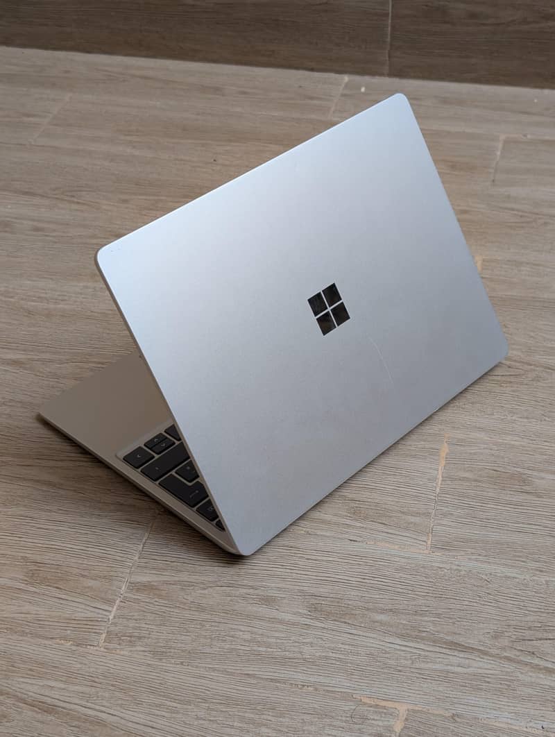 surface Laptop go 1