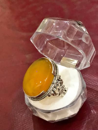 zard aqeeqi orignal chandi ki ring ha  031*796*821*15