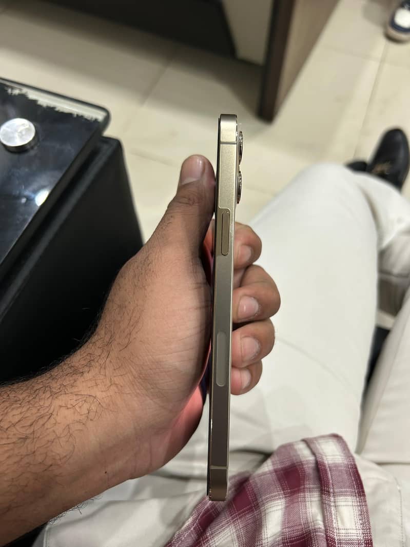 Iphone 12 pro max 6