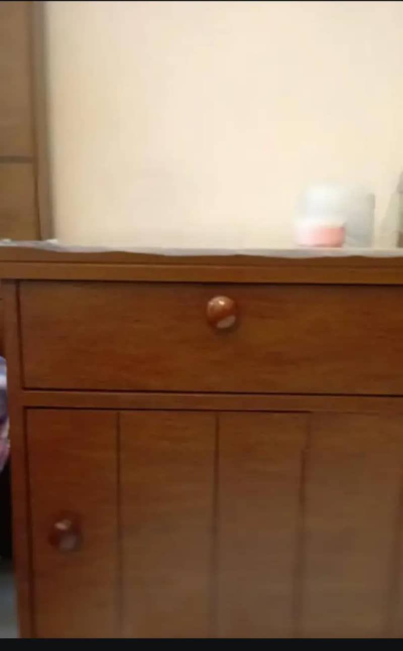 bed side table and dressing 4