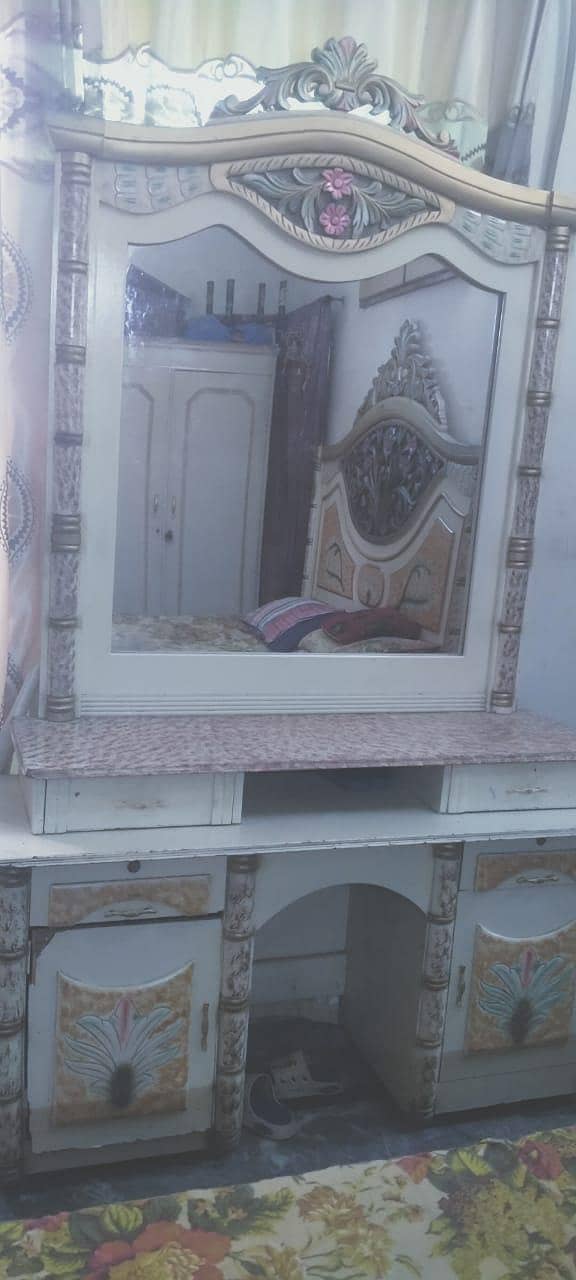 Dressing table 0