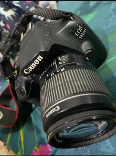 Canon E05 1200 D 58mm lens