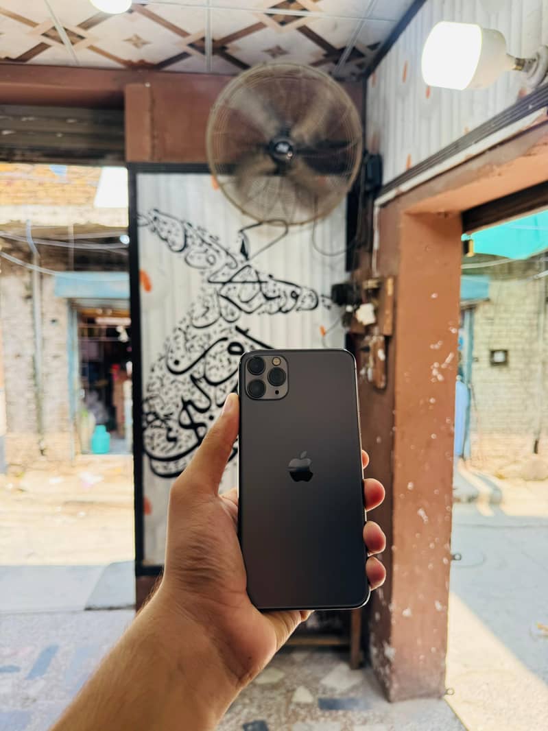 iphone 11 Pro Max 256GB Physical Sim. PTA Approved Sheesha Condition 0