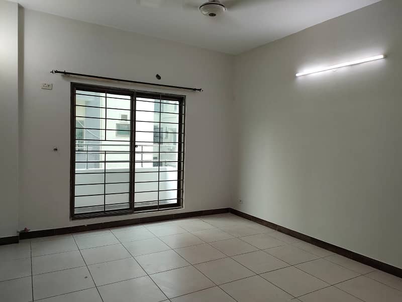 Spacious 12 Marla 4-Bed Flat With Open View For Sale On Ground Floor, Askari 11 Lahore 10