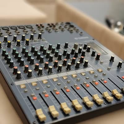 Yamaha MG124CX 12-Channel Mixer with Built-in Effects – Used