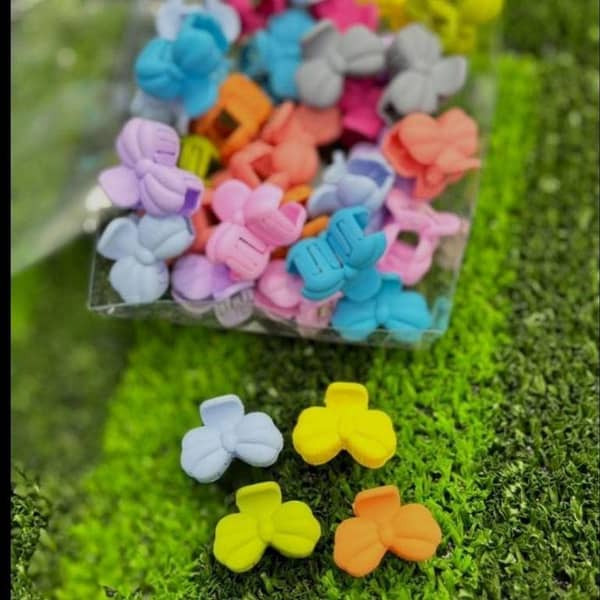 Set of 5 Mini Hair Catchers in Various Colors and Designs for Girls