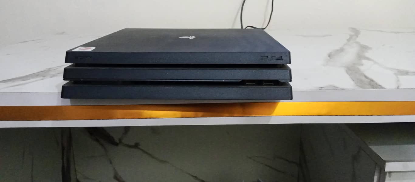 PS4 pro in new condition, 0