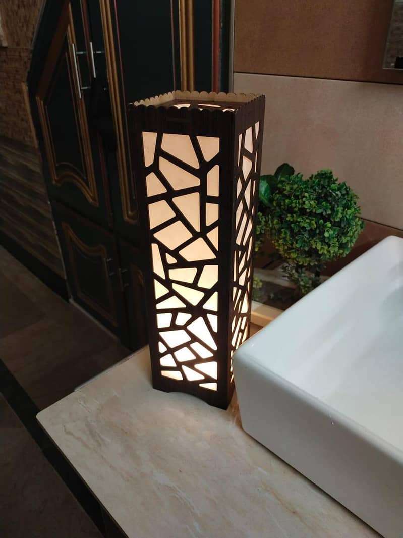 BIG SIZE WODDEN SIDE TABLE LAMP WITH RAZER CUTTING 4