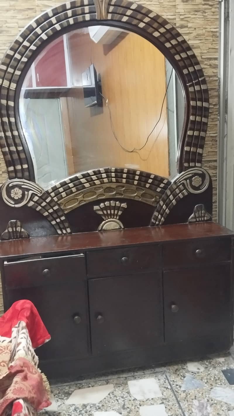 King Bed with Dressing table. 0