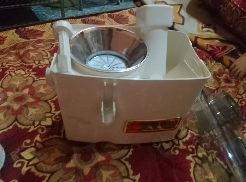 Juicer/Blender/Drymil/Chopper. 4 in 1 0