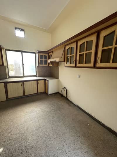 12 Marla upper Portion Available for rent in Zakriya town Multan