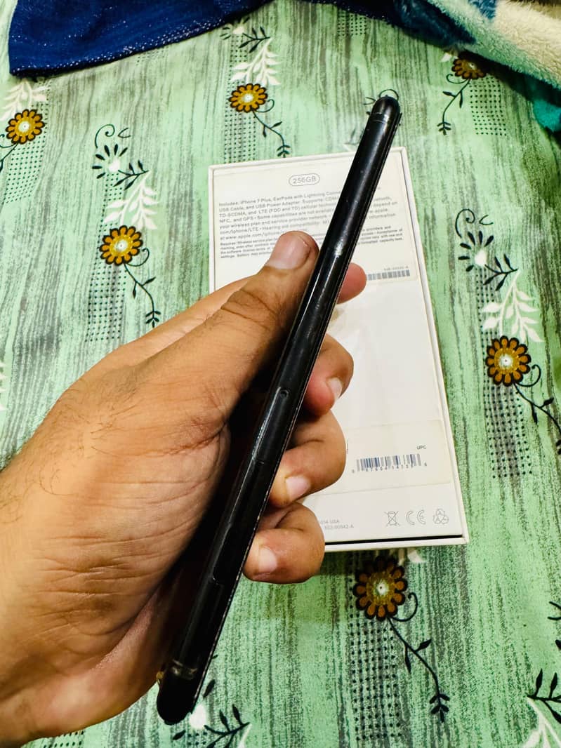 Iphone 7+  256gb 3