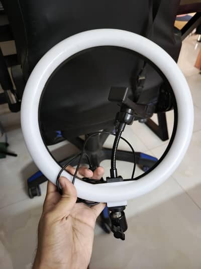 ring light in good condition with stand