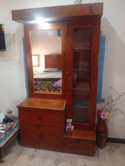 dressing in mint condition available for sale.