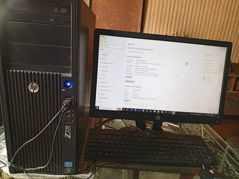 HP Z220 Workstation Desktop PC  + HP Elite Display E202  LCD - 10/10 1