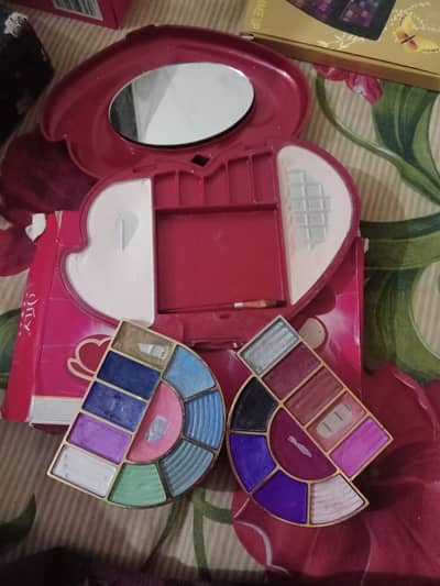 complete makeup kit with everything, base, eye shadows, glitters, blu