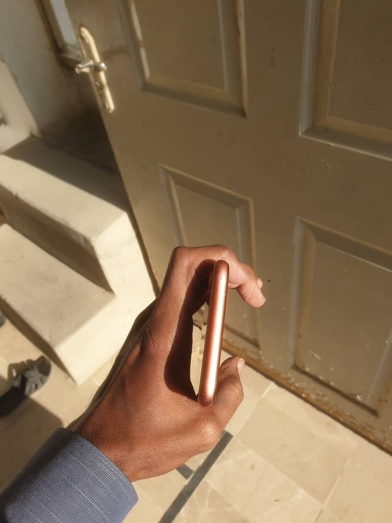 IPHONE xr jv 64 GB  exchange possible 4