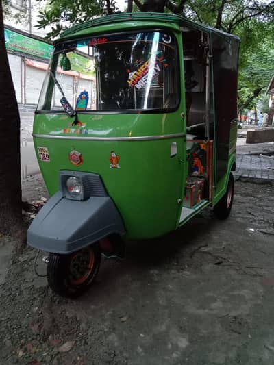 auto rickshaw available for pick and drop