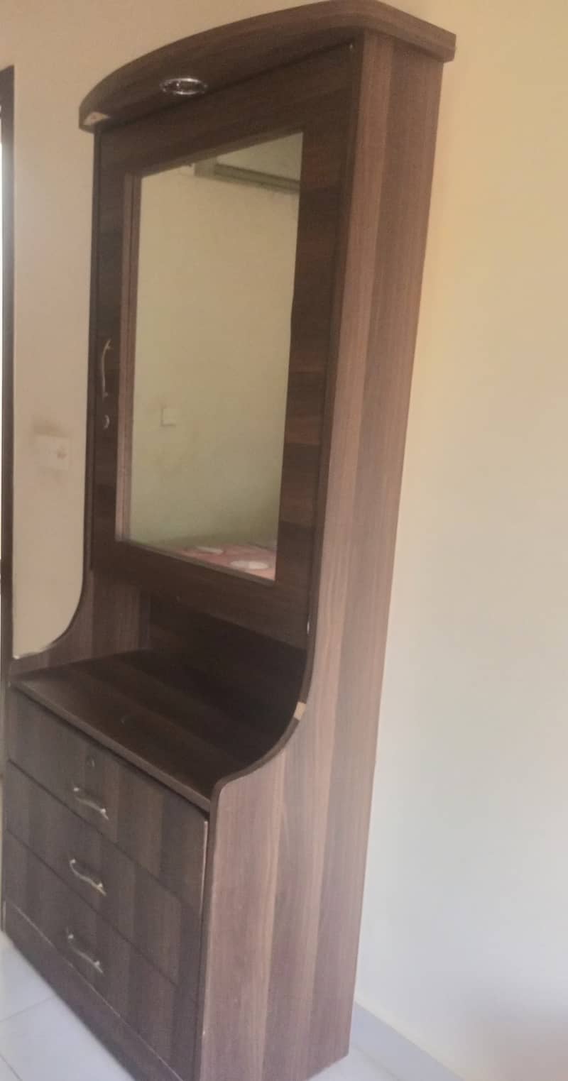 Bed with side table and dressing table 3