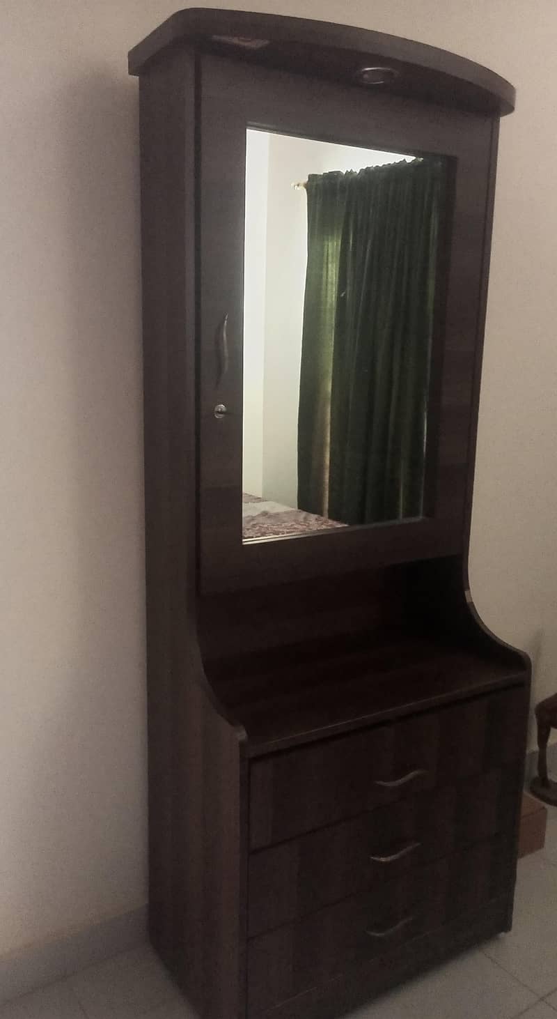 Bed with side table and dressing table 4