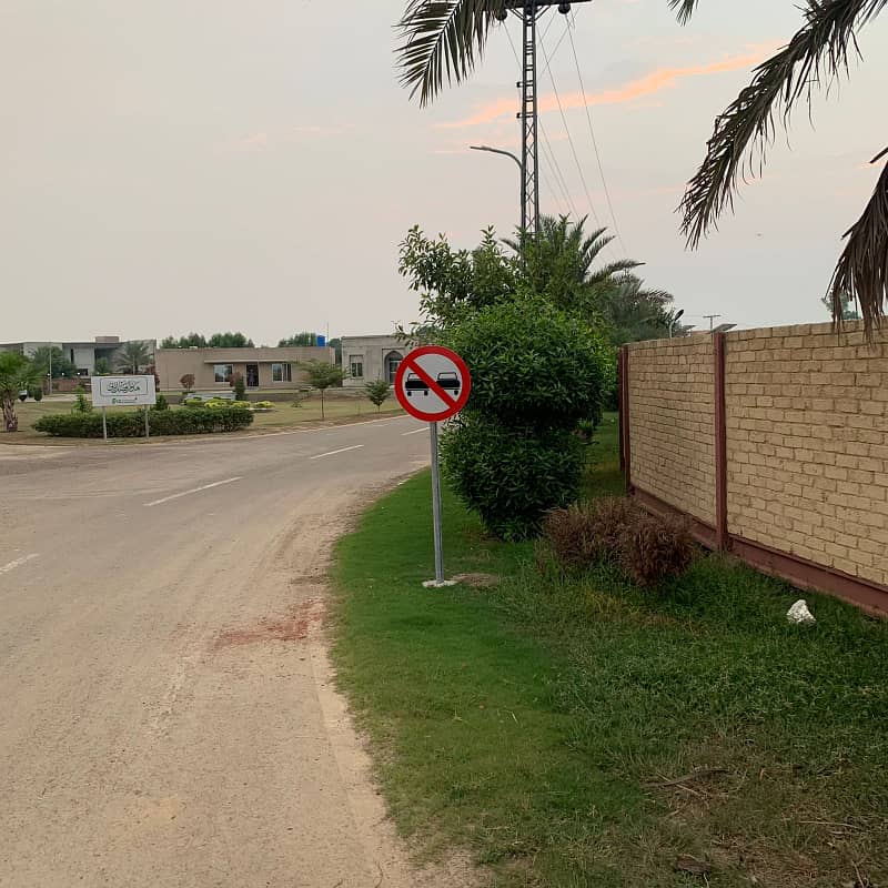 Prime Location Residential 1 Kanal Plot For Farmhouse In Lahore Greenz Block F 6