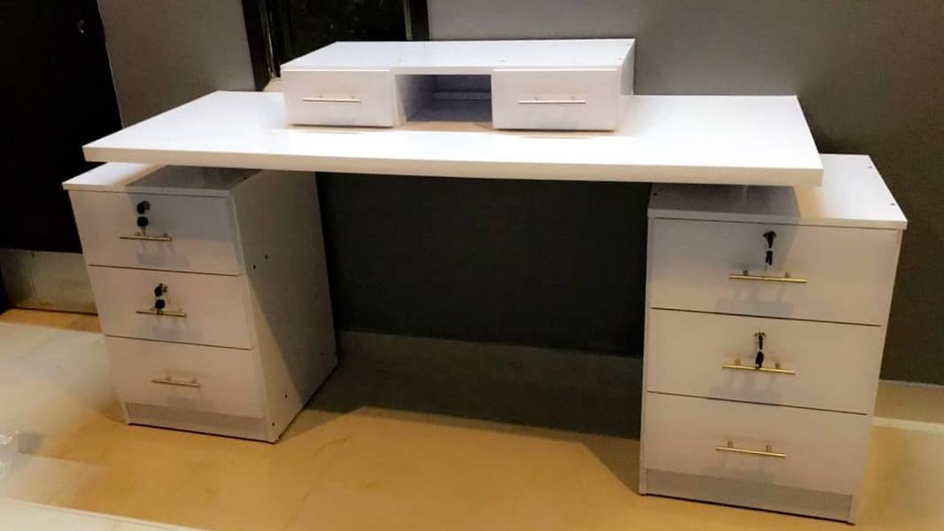 Computer Table 0