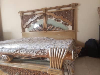 THE BEST QUALITY WOODEN  KING SIZED BED AND HAS A GLASS DESIGN ON BACK