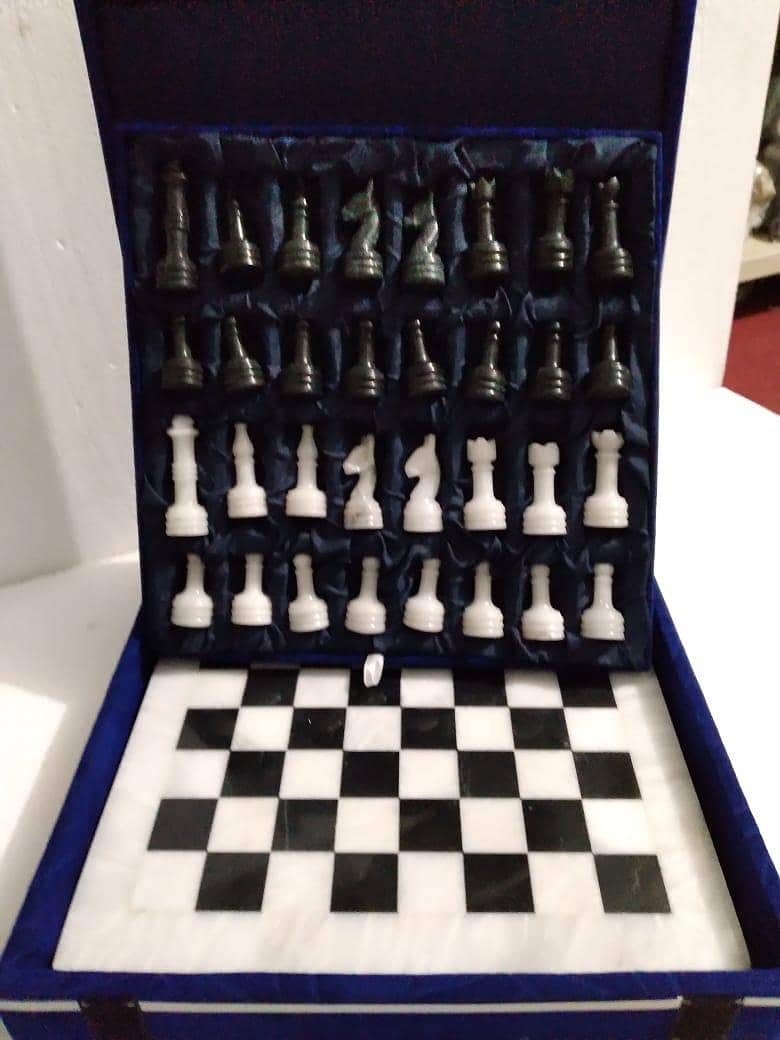 MARBLE CHESS DECOR SET 2