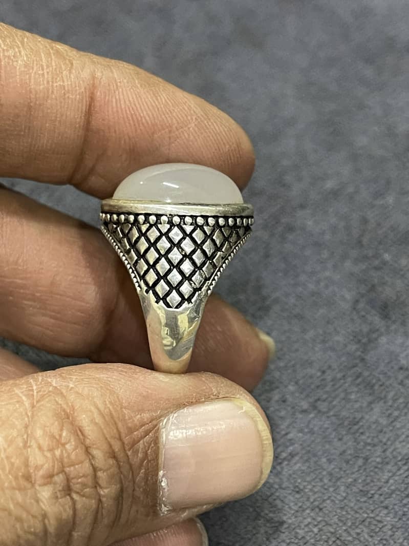 white aqeeq ring 0