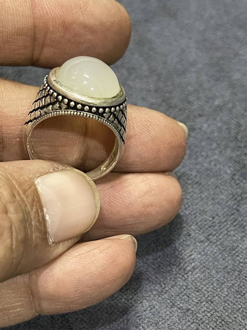 white aqeeq ring 1