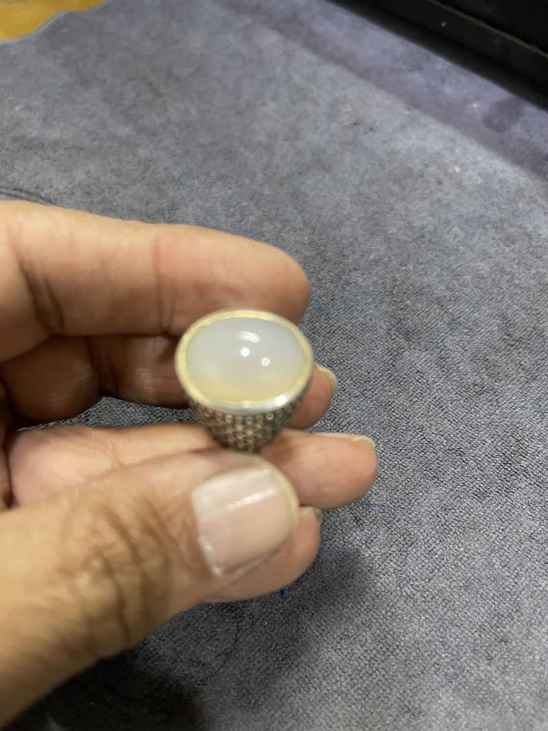 white aqeeq ring 3