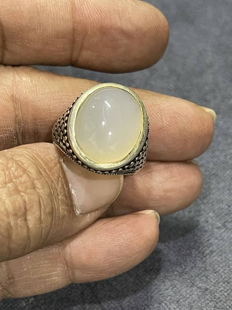 white aqeeq ring 4