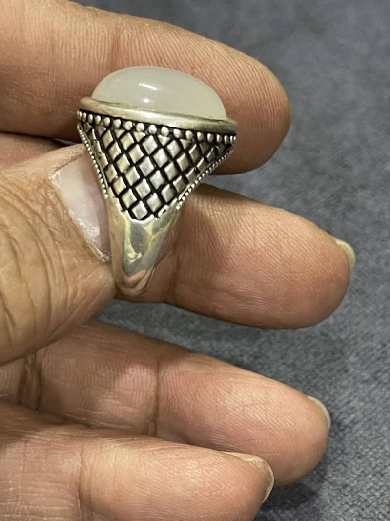white aqeeq ring 5