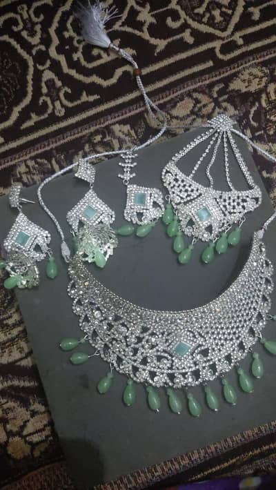 chocker with full set