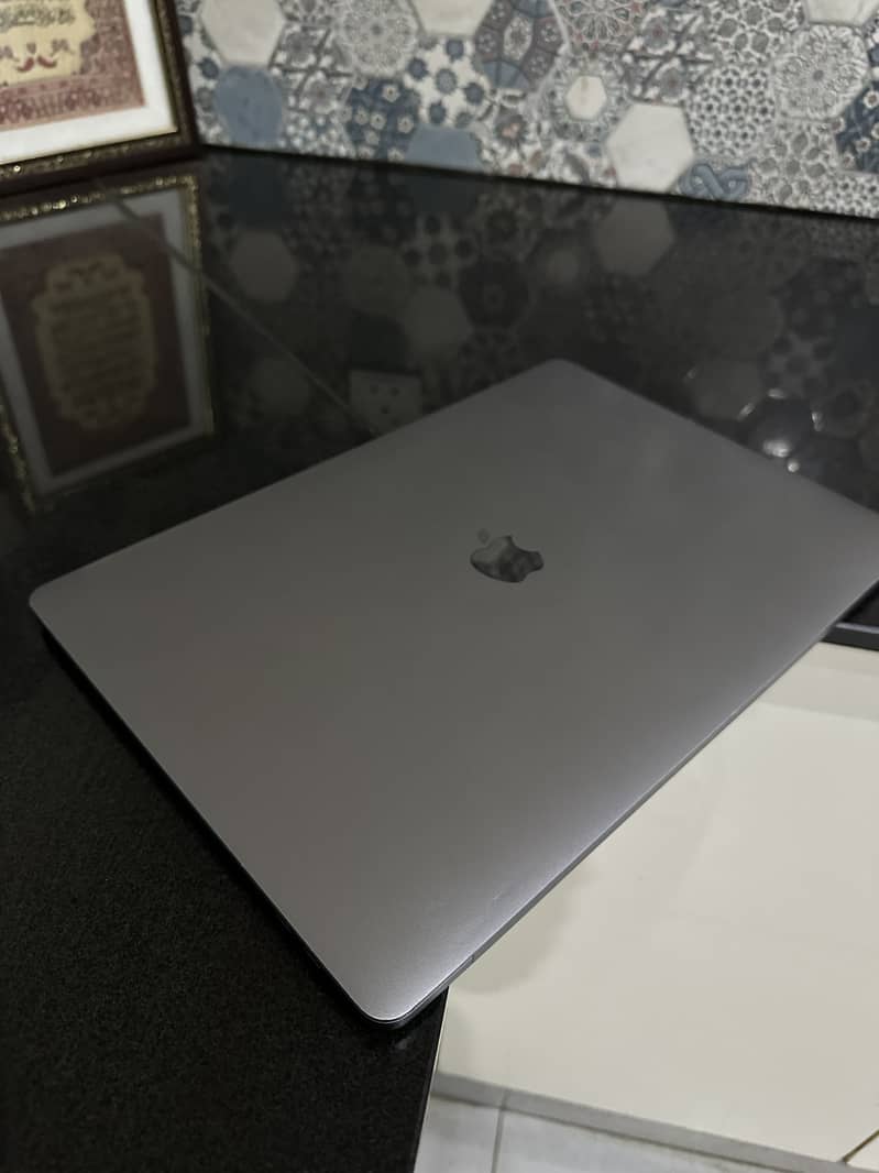 MacBook Pro 0
