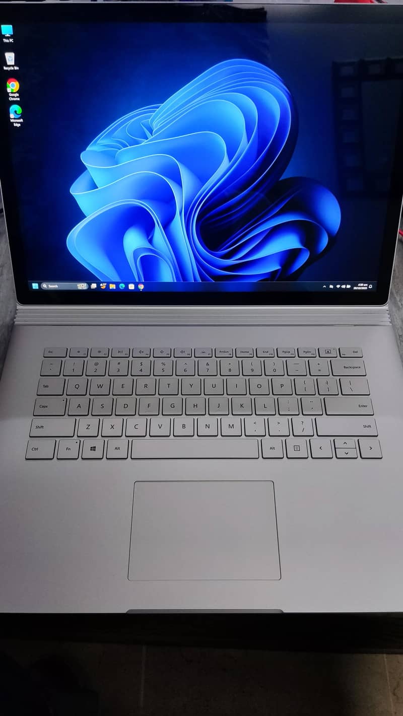 Microsoft Surface  Book2 1