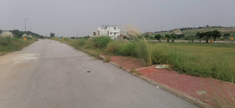 SOLID LAND 10 MARA RESIDENTIAL PLOT AVAILABLE FOR SALE IN BLOCK F-2 4