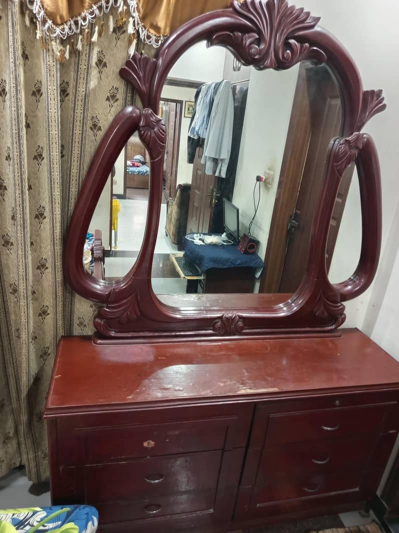 Dressing table 0