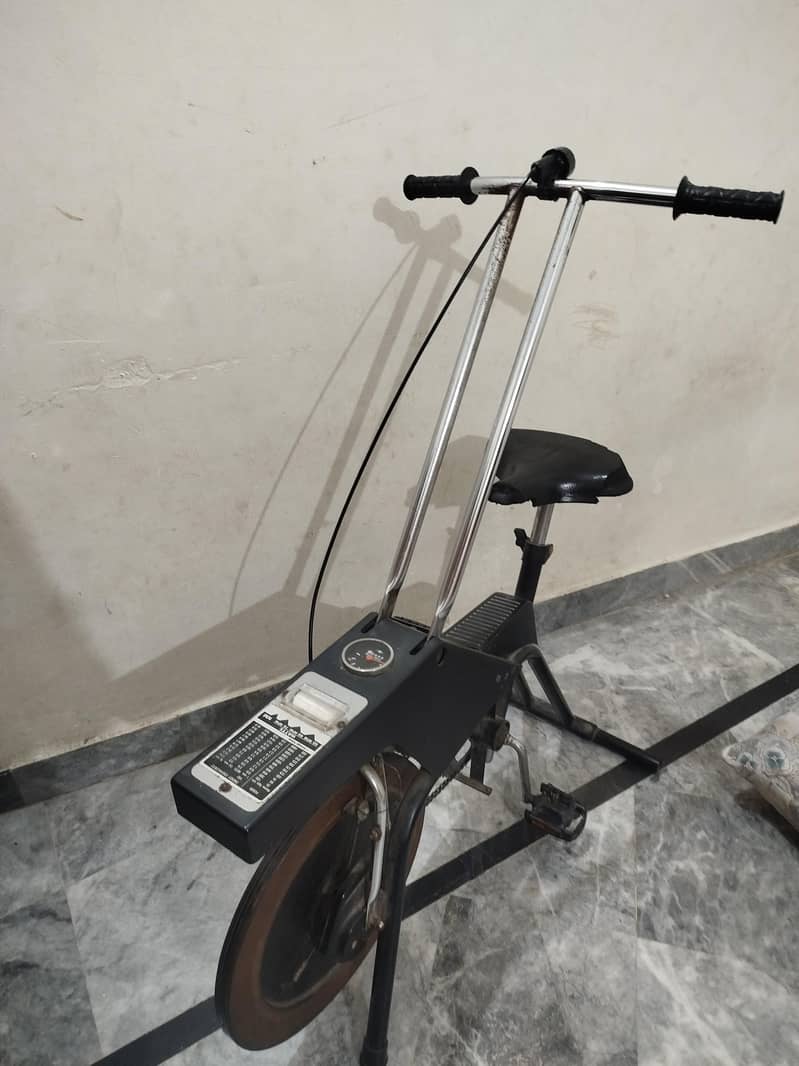 Old Style Manual Exercise Bike 2