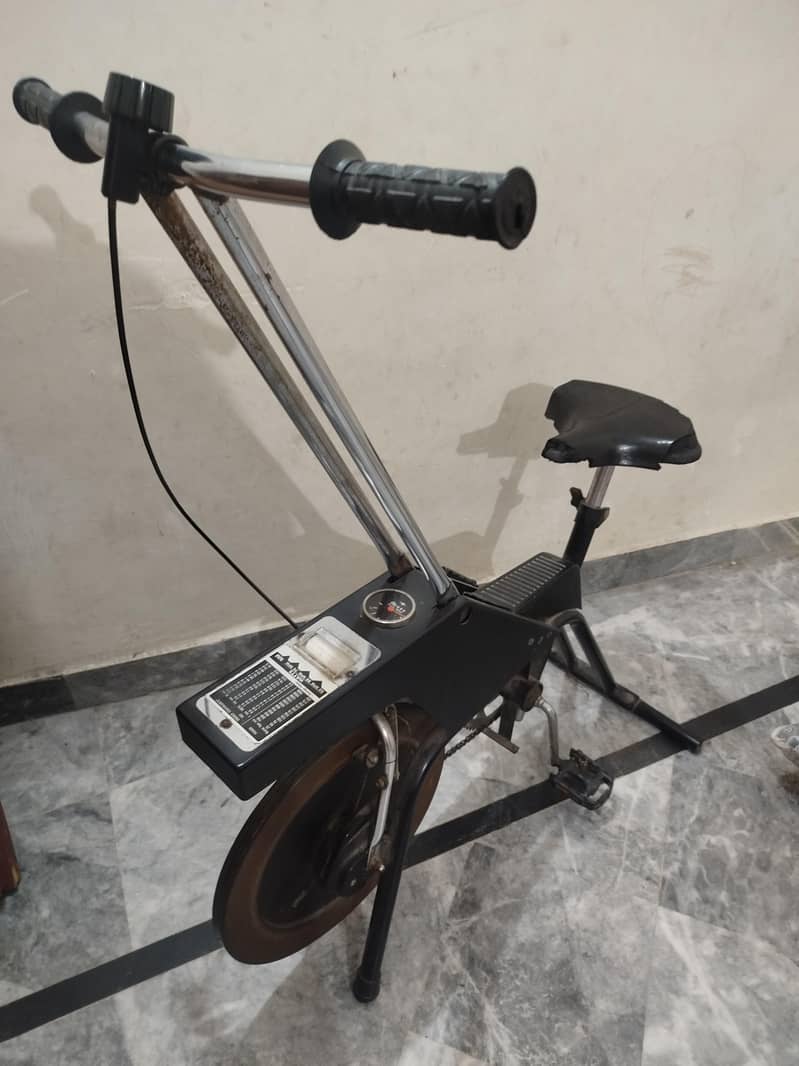 Old Style Manual Exercise Bike 3