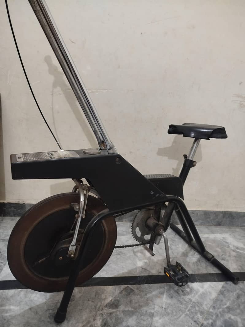 Old Style Manual Exercise Bike 4
