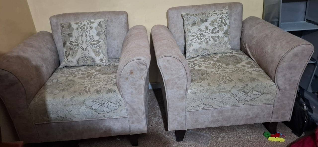 Elegant 5-Seater Sofa Set in good Condition – Perfect for Home office 0