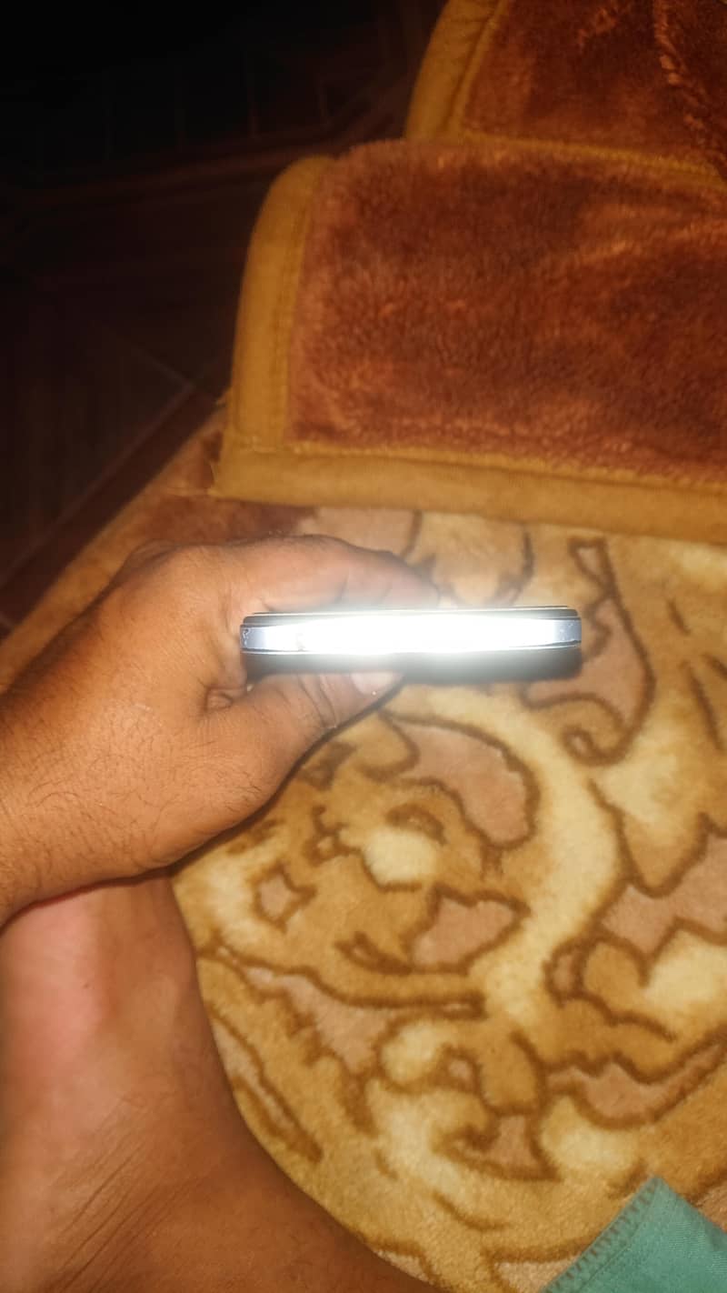 tecno spark 20c 4 128 box chargr bhi sat he koi msla ni he 10.9 hee 2