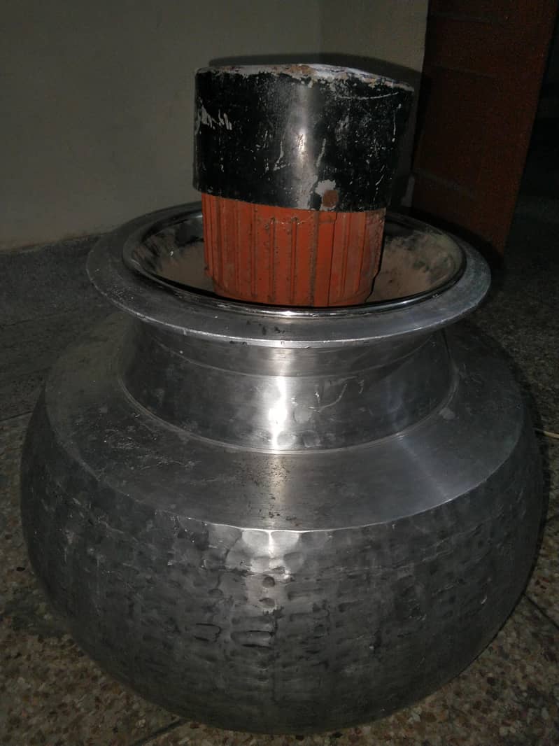 دیگ اور موٹر مدھانی 0