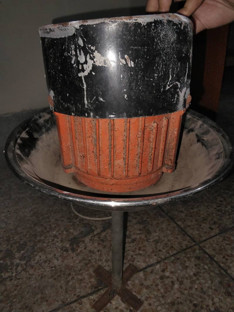 دیگ اور موٹر مدھانی 1