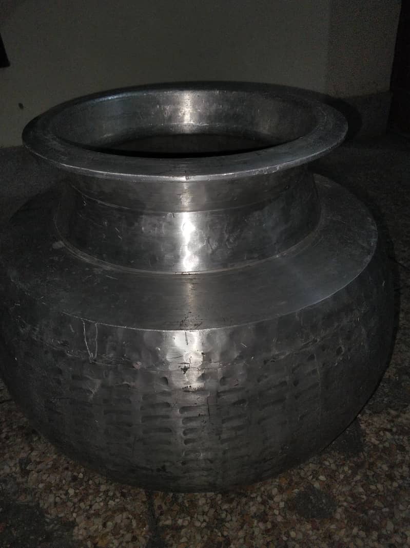 دیگ اور موٹر مدھانی 2