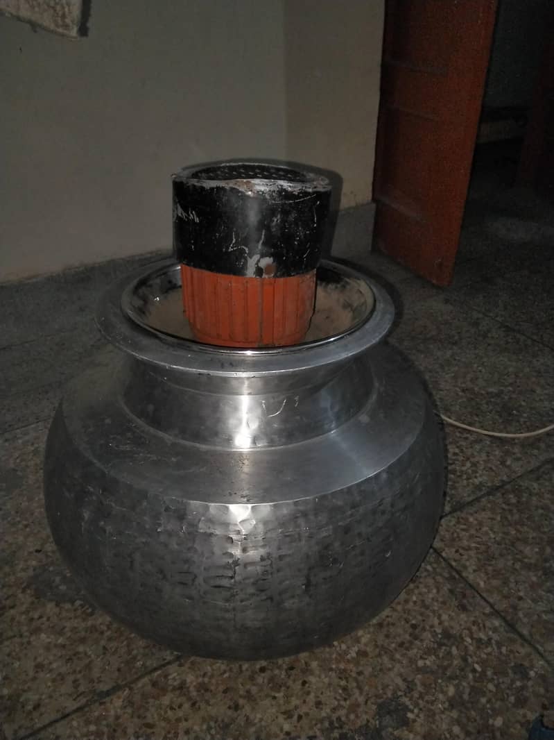 دیگ اور موٹر مدھانی 3