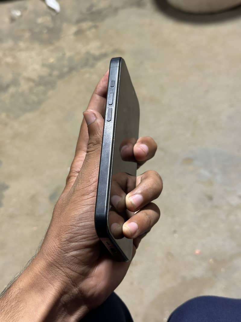 Iphone 15 pro ( factory unlock ) 1