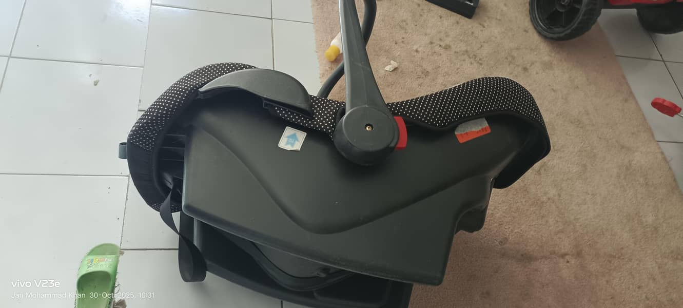 استعمال شدہ بیبی کیری سیٹ / کار سیٹ (بہترین حالت میں) تفصیل 0